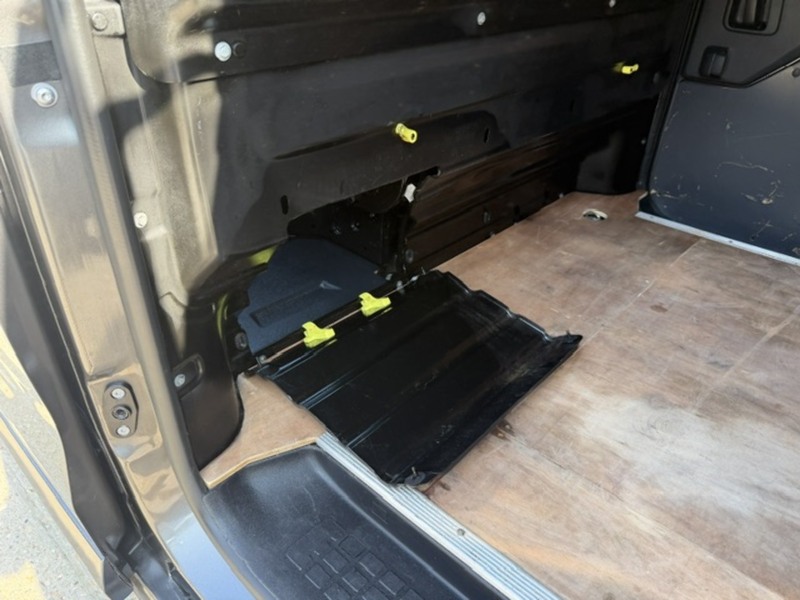 Vauxhall Vivaro Turbo D 2700 Sportive - U832