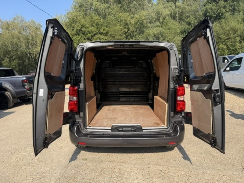 Vauxhall Vivaro Turbo D 2700 Sportive - U832