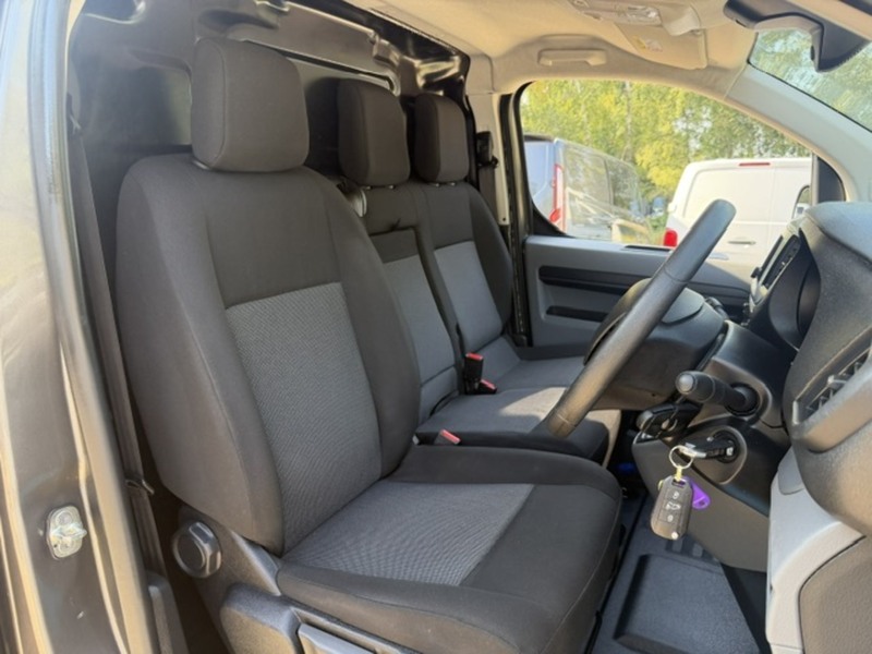 Vauxhall Vivaro Turbo D 2700 Sportive - U832