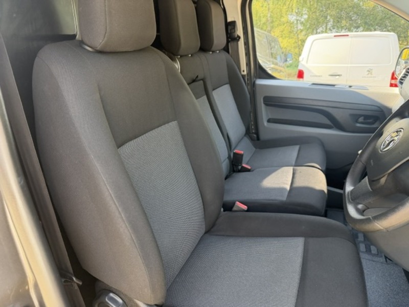 Vauxhall Vivaro Turbo D 2700 Sportive - U832