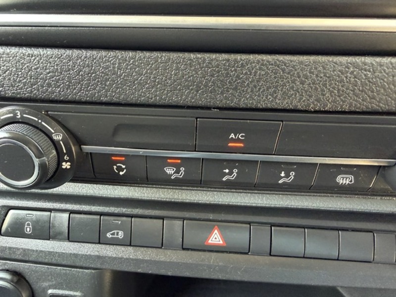 Vauxhall Vivaro Turbo D 2700 Sportive - U832