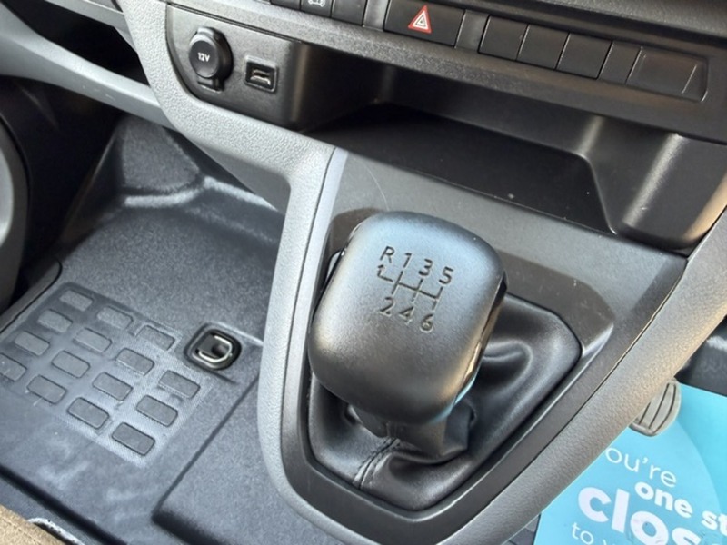 Vauxhall Vivaro Turbo D 2700 Sportive - U832