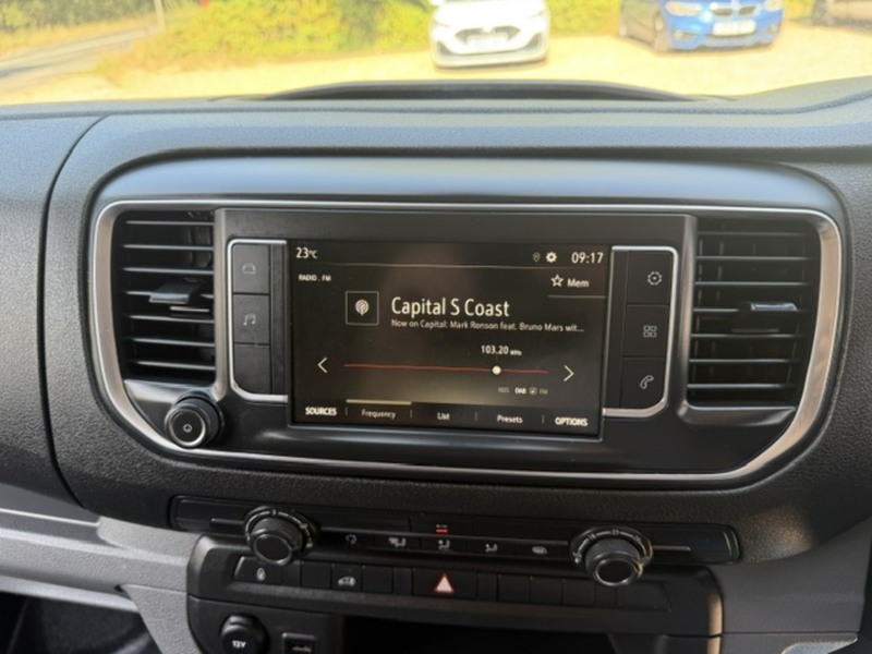 Vauxhall Vivaro Turbo D 2700 Sportive - U832