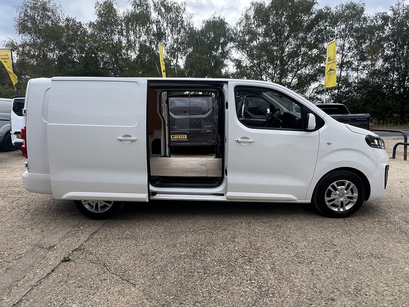 Vauxhall Vivaro Turbo D 2900 Sportive - U838