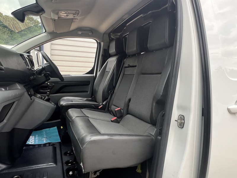Vauxhall Vivaro Turbo D 2900 Sportive - U838