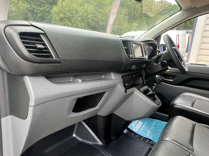 Vauxhall Vivaro Turbo D 2900 Sportive - U838