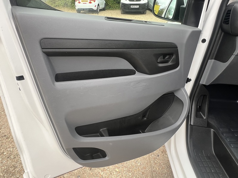 Vauxhall Vivaro Turbo D 2900 Sportive - U838