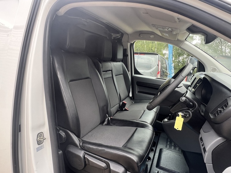 Vauxhall Vivaro Turbo D 2900 Sportive - U838