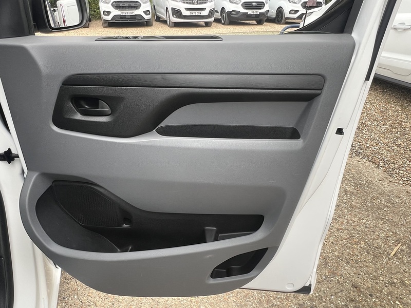 Vauxhall Vivaro Turbo D 2900 Sportive - U838