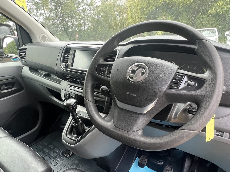Vauxhall Vivaro Turbo D 2900 Sportive - U838