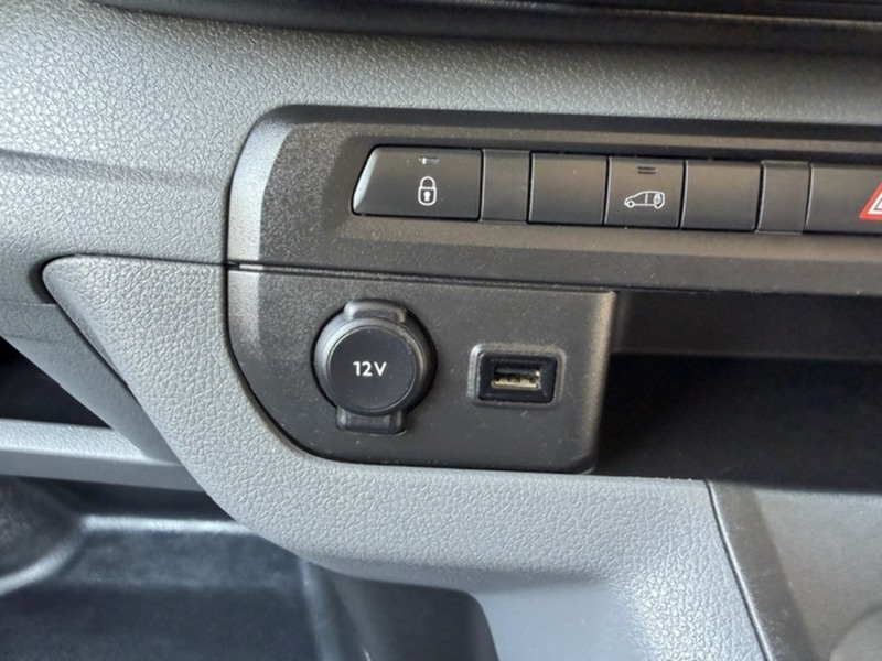 Vauxhall Vivaro Turbo D 2900 Dynamic - U839