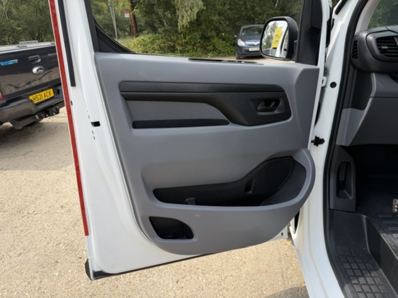 Peugeot Expert BlueHDi 1000 Professional - U842