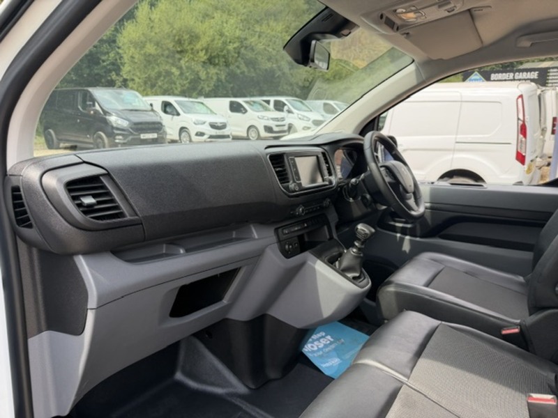Peugeot Expert BlueHDi 1000 Professional - U842
