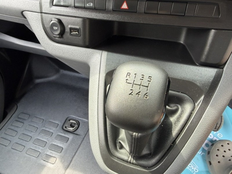 Peugeot Expert BlueHDi 1000 Professional - U842