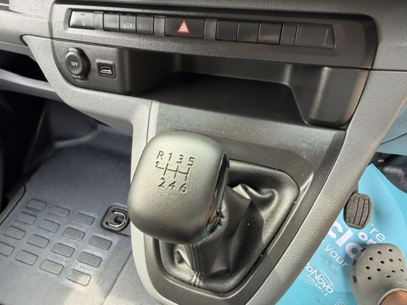 Peugeot Expert BlueHDi 1000 Professional - U842