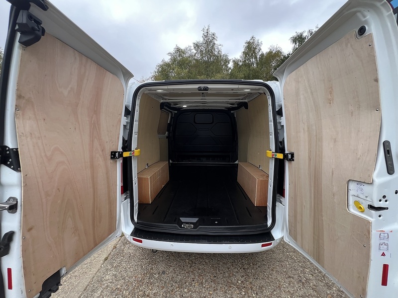 Ford Transit Custom 300 Limited Sport Pack - U851