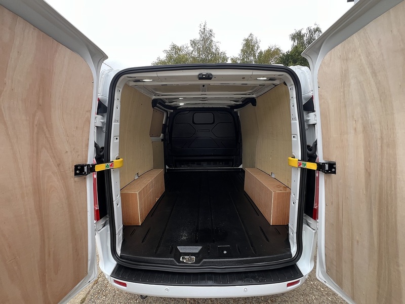 Ford Transit Custom 300 Limited Sport Pack - U851