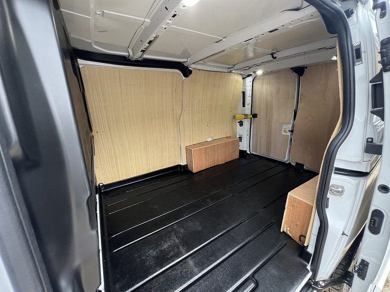 Ford Transit Custom 300 Limited Sport Pack - U851