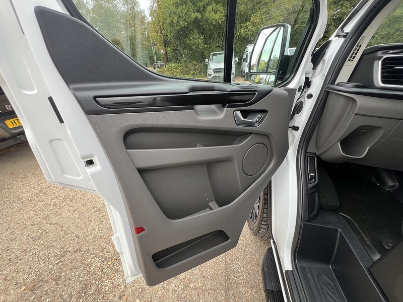 Ford Transit Custom 300 Limited Sport Pack - U851