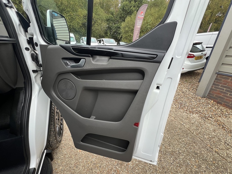 Ford Transit Custom 300 Limited Sport Pack - U851