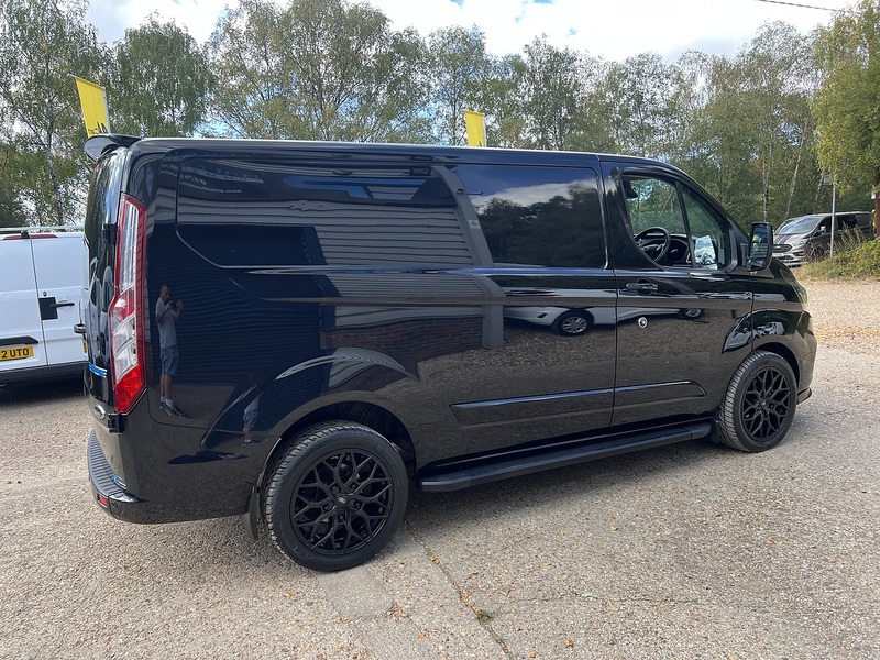 Ford Transit Custom 300 Limited Sport Pack - U852