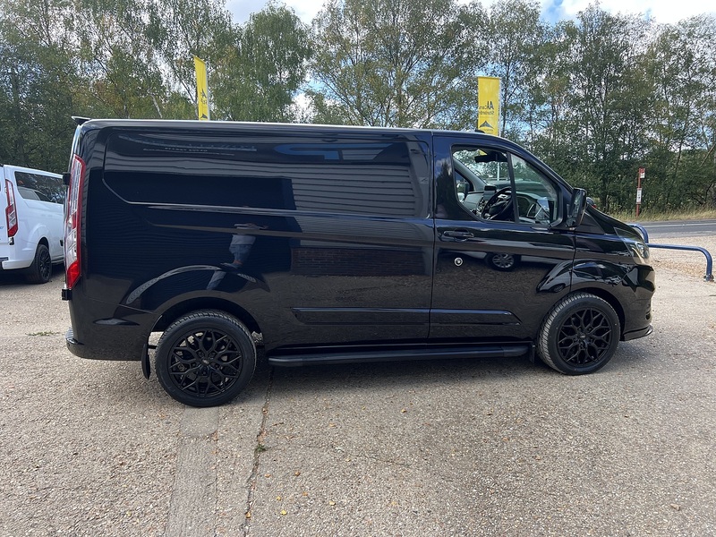 Ford Transit Custom 300 Limited Sport Pack - U852