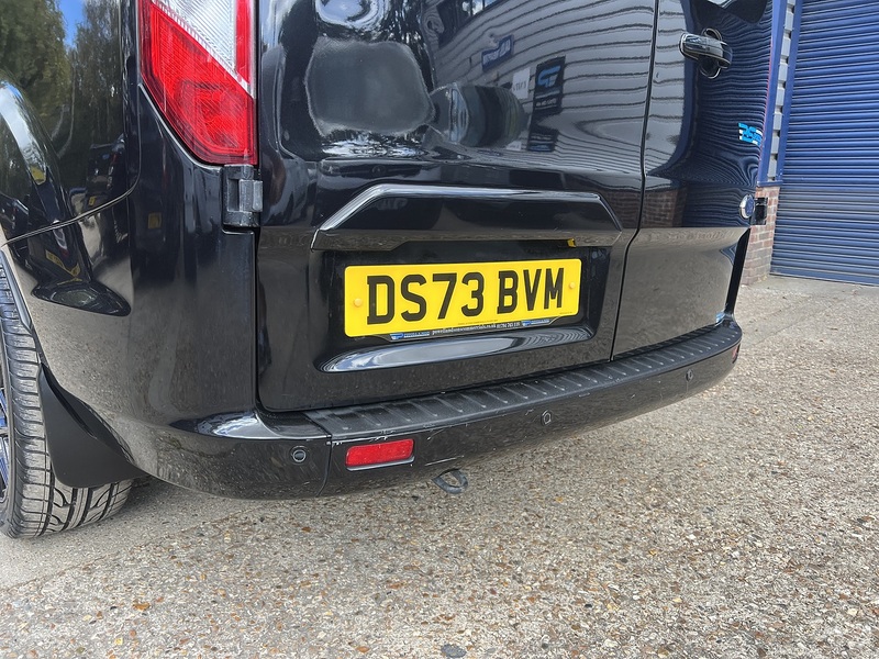 Ford Transit Custom 300 Limited Sport Pack - U852