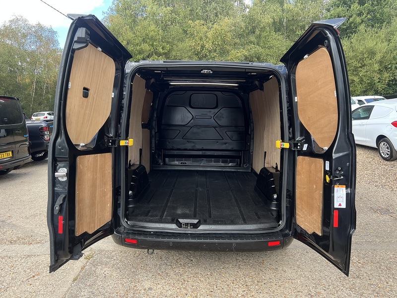 Ford Transit Custom 300 Limited Sport Pack - U852