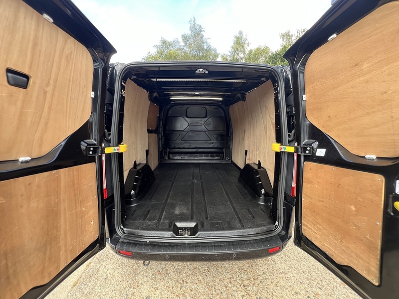 Ford Transit Custom 300 Limited Sport Pack - U852