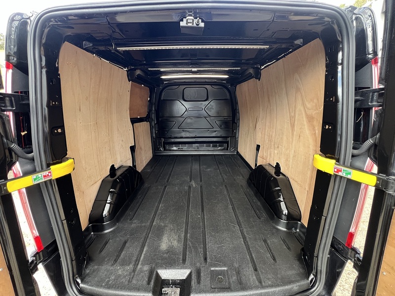 Ford Transit Custom 300 Limited Sport Pack - U852