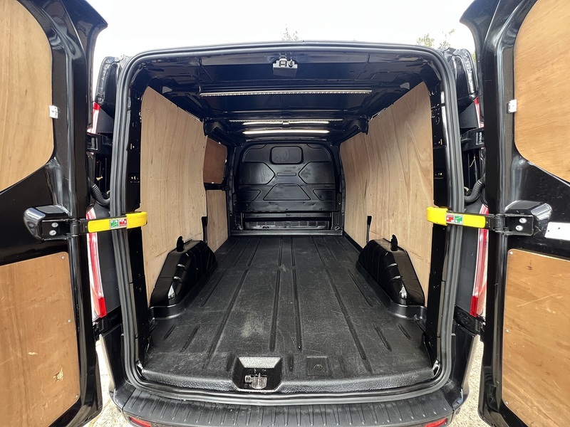 Ford Transit Custom 300 Limited Sport Pack - U852