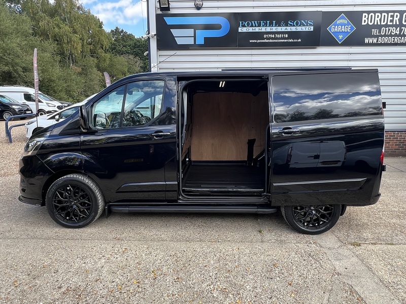Ford Transit Custom 300 Limited Sport Pack - U852