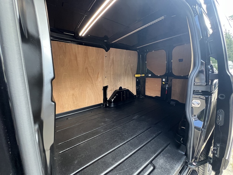 Ford Transit Custom 300 Limited Sport Pack - U852