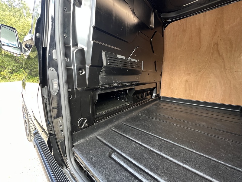 Ford Transit Custom 300 Limited Sport Pack - U852
