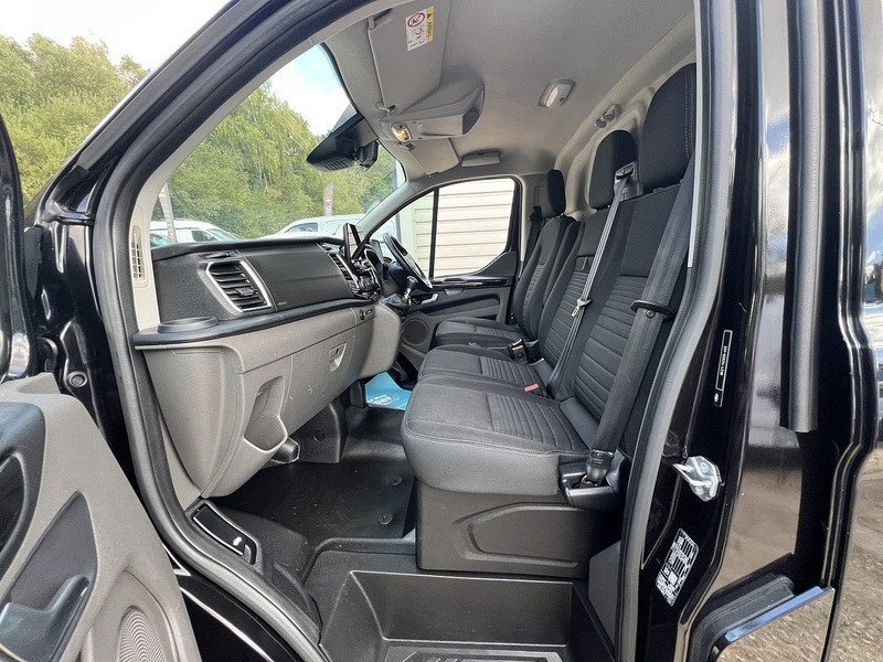 Ford Transit Custom 300 Limited Sport Pack - U852