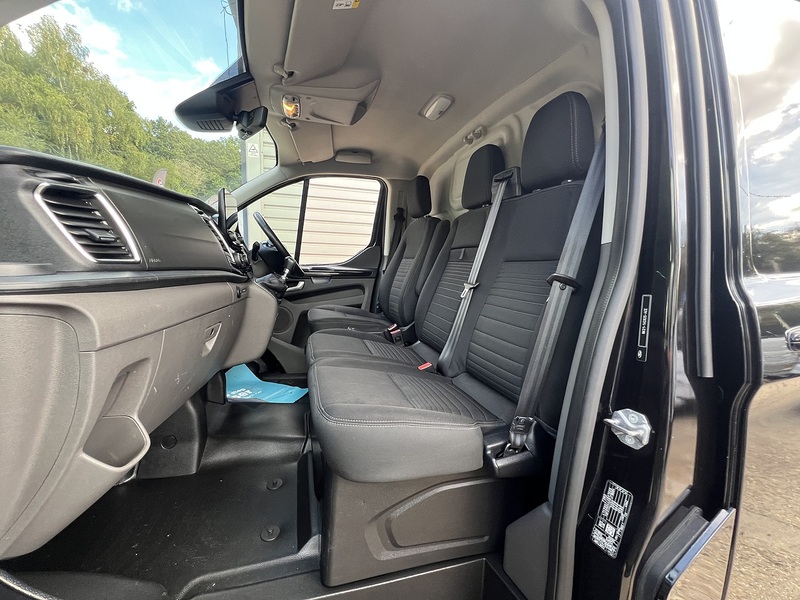 Ford Transit Custom 300 Limited Sport Pack - U852