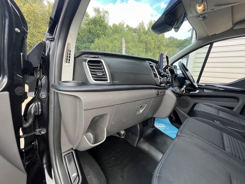 Ford Transit Custom 300 Limited Sport Pack - U852