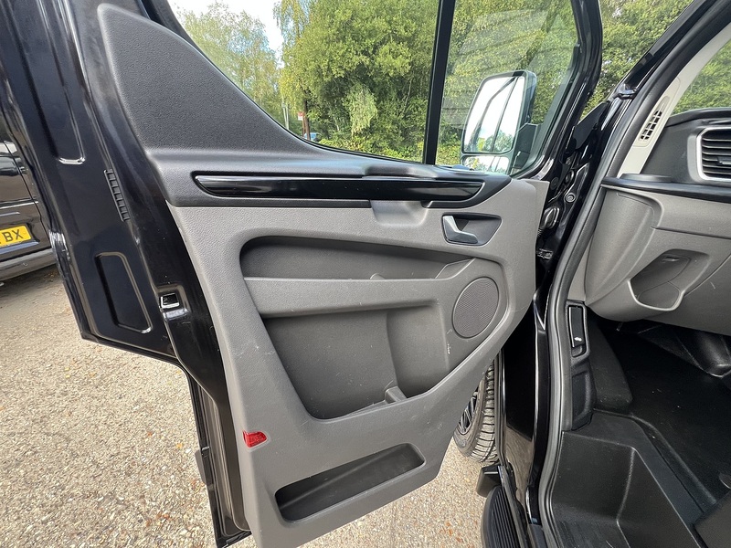 Ford Transit Custom 300 Limited Sport Pack - U852