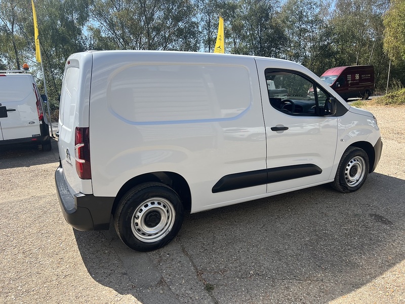 Citroen Berlingo BlueHDi 650 Enterprise Edition M - U859