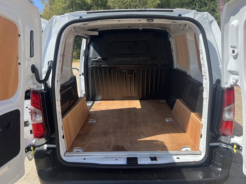 Citroen Berlingo BlueHDi 650 Enterprise Edition M - U859