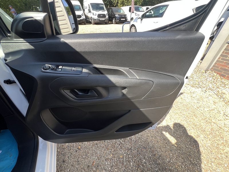 Citroen Berlingo BlueHDi 650 Enterprise Edition M - U859
