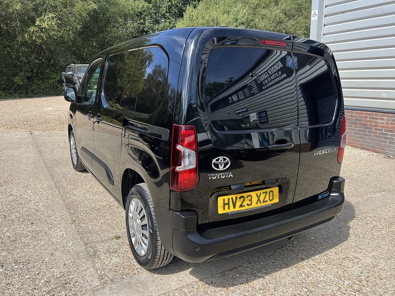 Toyota PROACE CITY BlueHDi Icon - U861