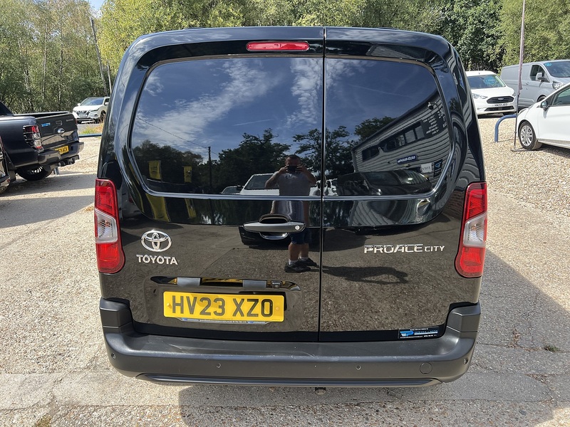 Toyota PROACE CITY BlueHDi Icon - U861