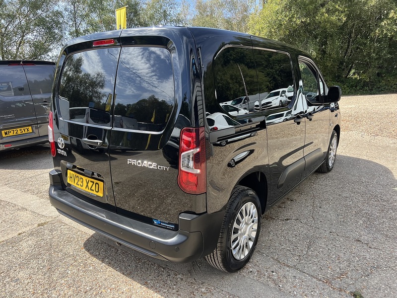 Toyota PROACE CITY BlueHDi Icon - U861