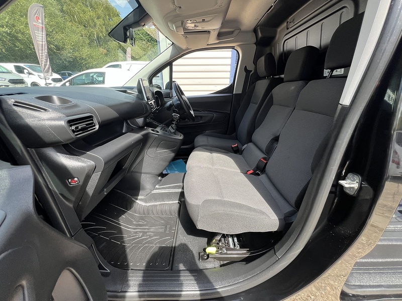 Toyota PROACE CITY BlueHDi Icon - U861