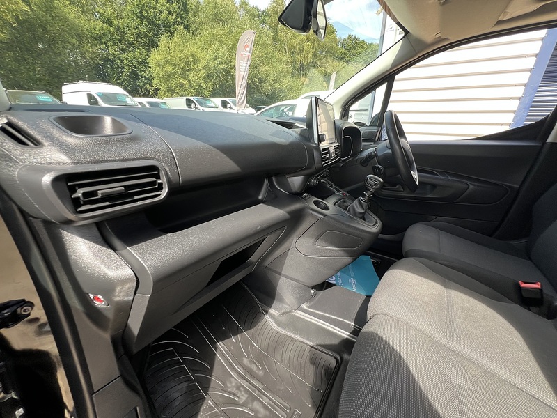 Toyota PROACE CITY BlueHDi Icon - U861