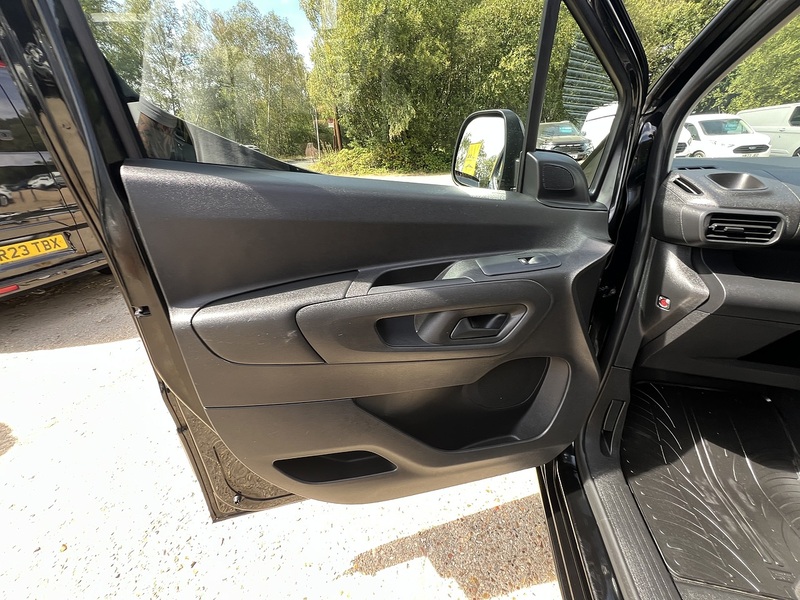 Toyota PROACE CITY BlueHDi Icon - U861