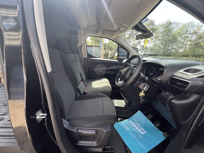 Toyota PROACE CITY BlueHDi Icon - U861