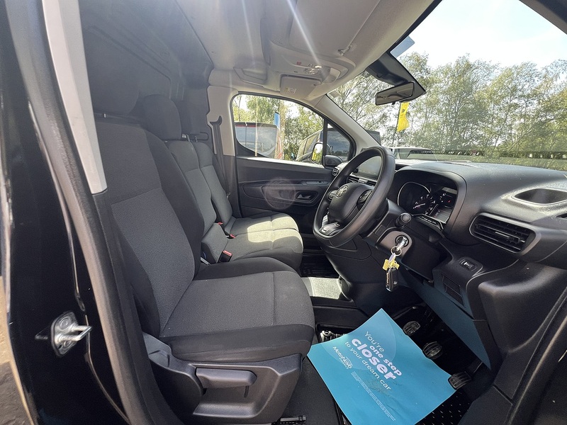 Toyota PROACE CITY BlueHDi Icon - U861