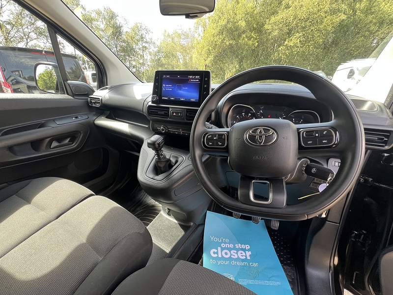 Toyota PROACE CITY BlueHDi Icon - U861